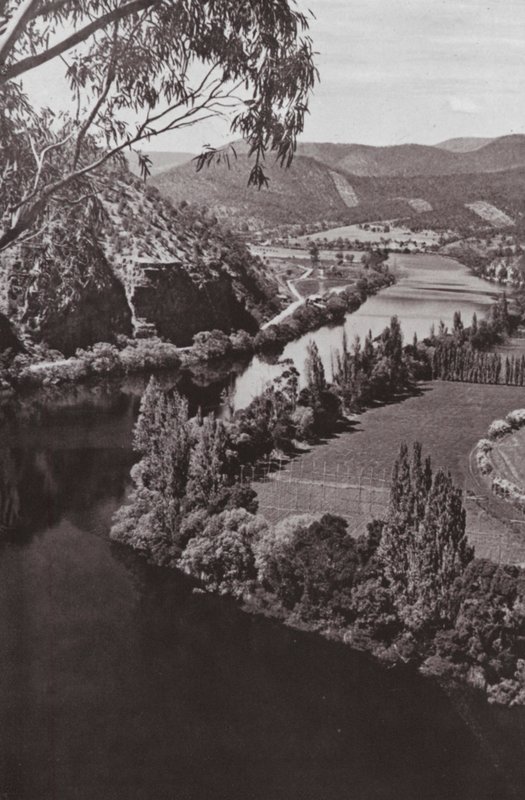 River Derwent nära New Norfolk, Tasmanien (s/v foto) av Photographer Australian