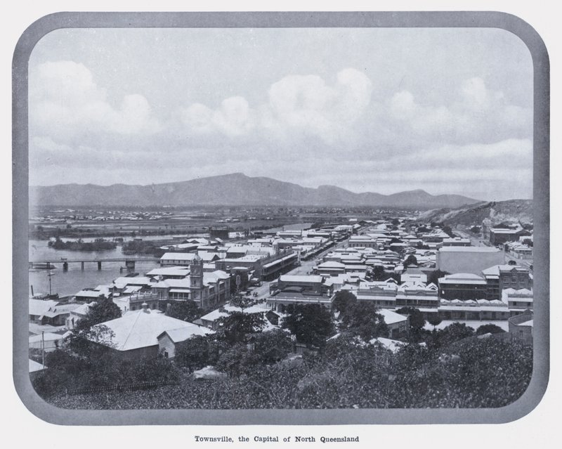 Townsville, huvudstaden i norra Queensland (s/v foto) av Photographer Australian
