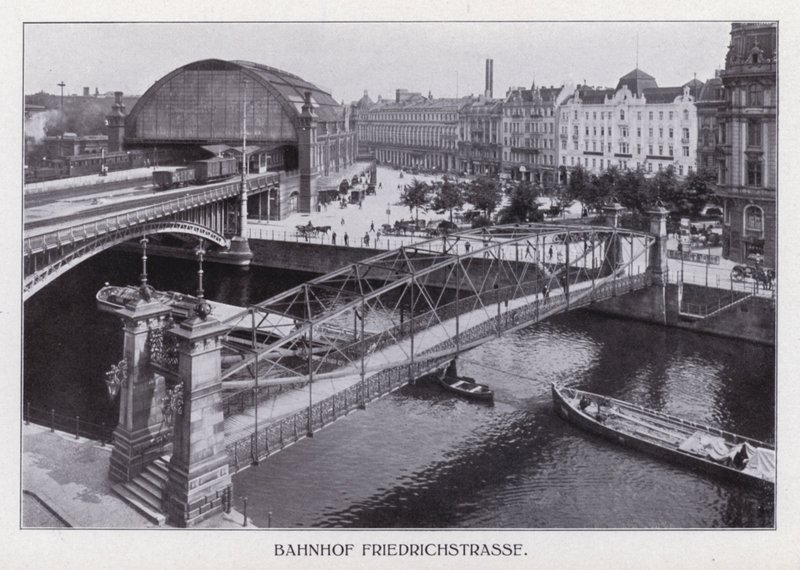 Berlin: Bahnhof Friedrichstrasse (s/v foto) av Photographer German