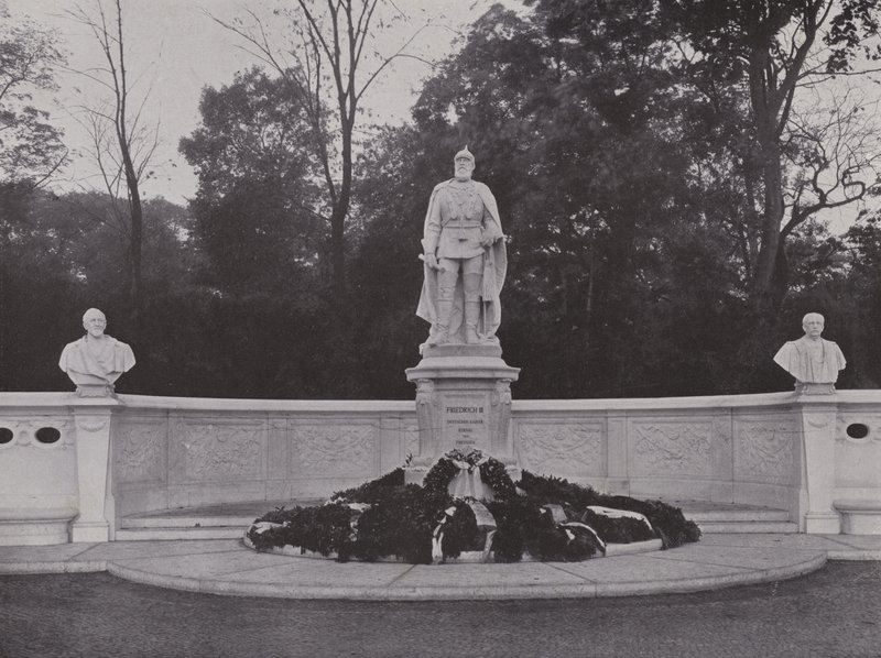 Monument över kejsar Friedrich III (s/v foto) av Photographer German