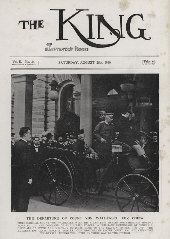 Den tyske fältmarskalken Alfred von Waldersee ger sig av från Berlin för att befalla den internationella expeditionsstyrkan mot boxarna i Kina, augusti 1900 (s/v foto) av Photographer German