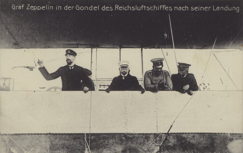 Den tyske luftskeppskonstruktören Graf Ferdinand von Zeppelin i gondolen på ett av sina luftskepp efter landning (s/v foto) av Photographer German