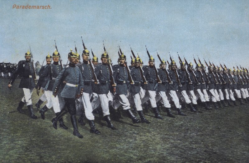 Tyska arméns infanterisoldater marscherar på parad (foto) av Photographer German