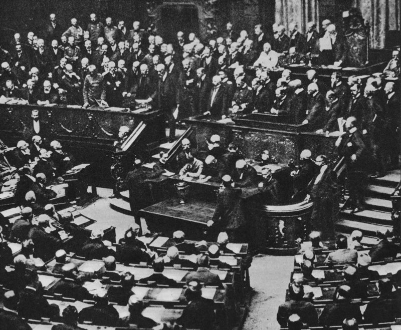 Tysklands krigsförklaring mot Frankrike den 3 augusti 1914 i Riksdagen (s/v foto) av Photographer German