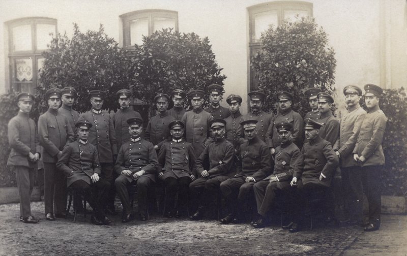 Grupp tyska arméofficerare (s/v foto) av Photographer German