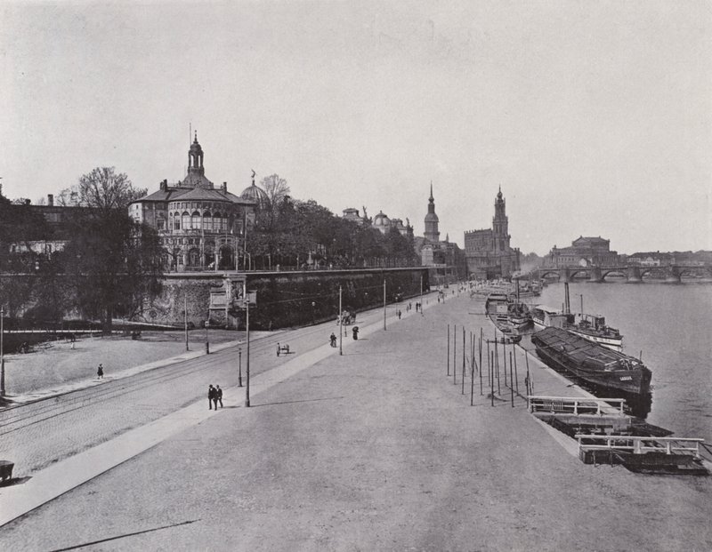 Royal Belvedere och landningsplats för ångbåt (s/v foto) av Photographer German