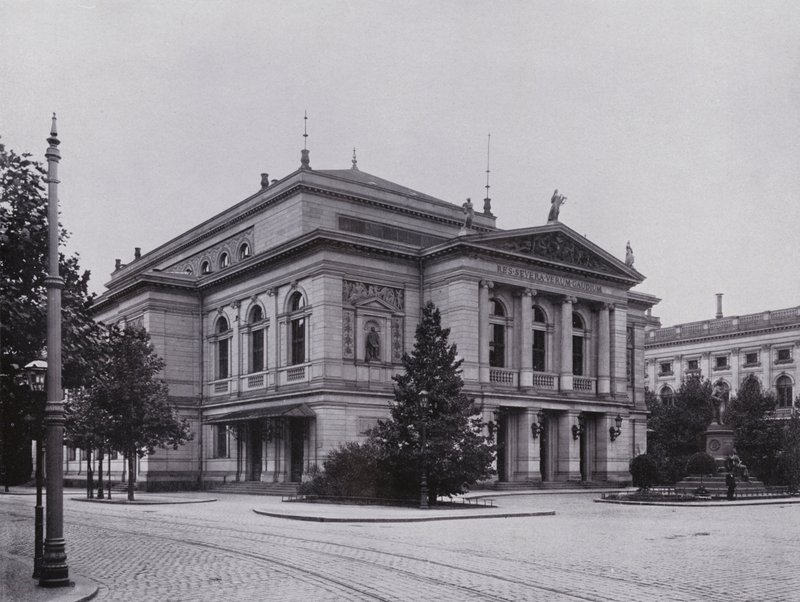 Leipzig: Gewandhaus och Mendelssohn-monumentet (s/v foto) av Photographer German