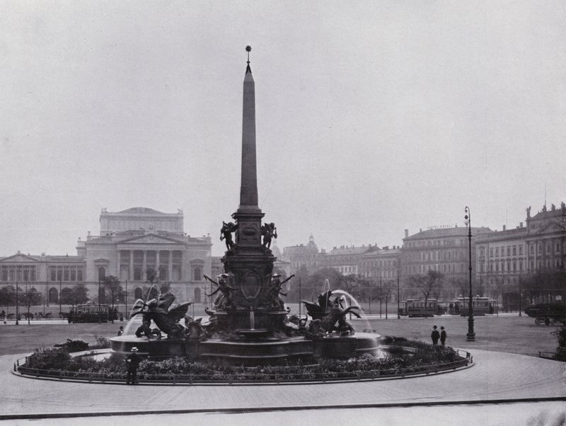 Leipzig: Mende-fontänen på Augustusplatz och den nya teatern (s/v foto) av Photographer German