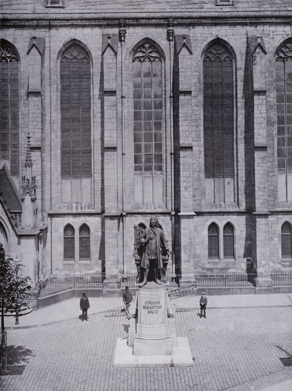 Leipzig: Thomaskirche med Bach-monumentet (s/v foto) av Photographer German