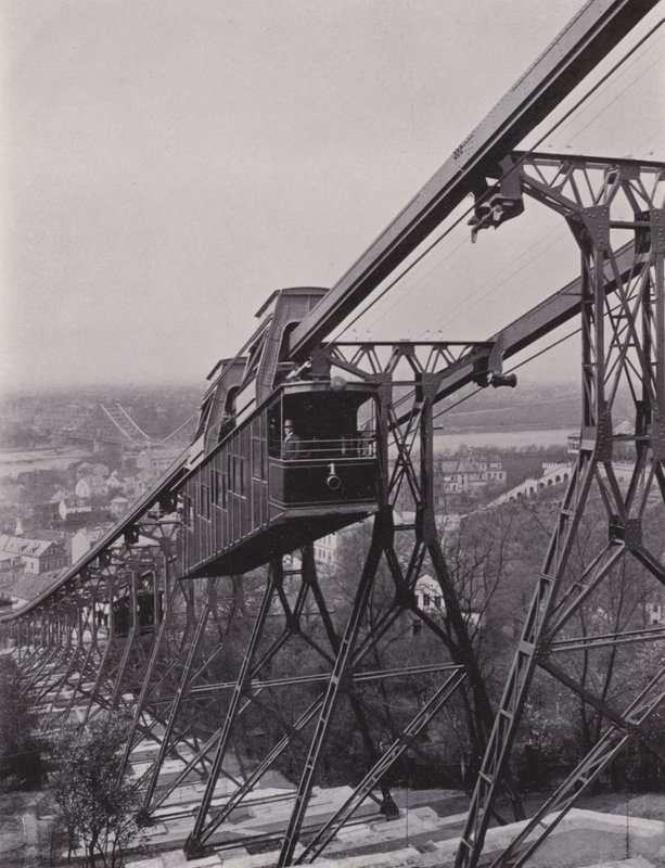 Loschwitz, upphängningsjärnväg (s/v foto) av Photographer German