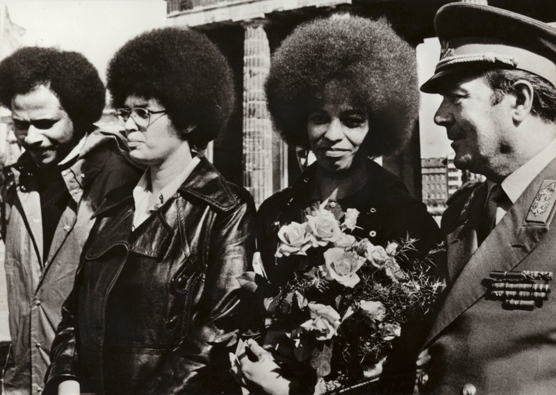 Den 11 september 1972 välkomnades den modiga amerikanska kommunisten och medborgarrättsförsvararen Angela Davis hjärtligt av soldaterna från National People