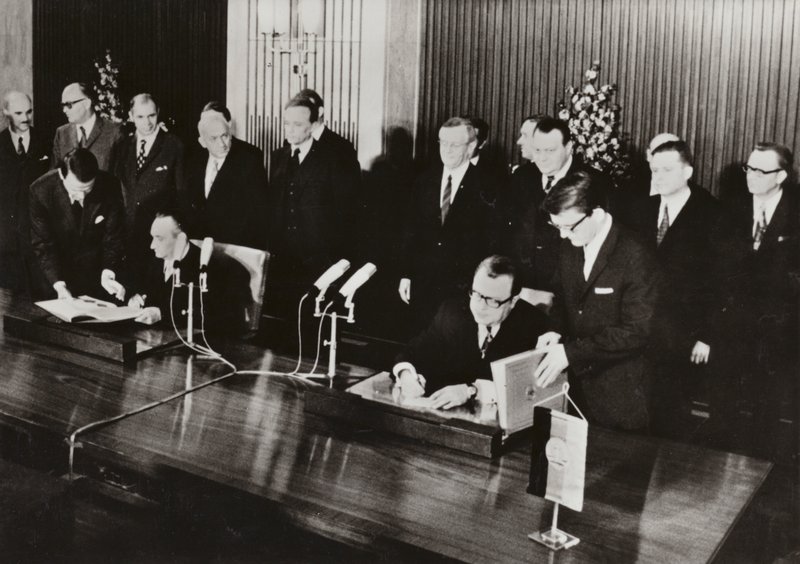 Den 26 maj 1972 undertecknades Trafikfördraget, det första statsfördraget mellan Tyska demokratiska republiken och Förbundsrepubliken Tyskland, i DDR:s huvudstad Berlin (s/v foto) av Photographer German