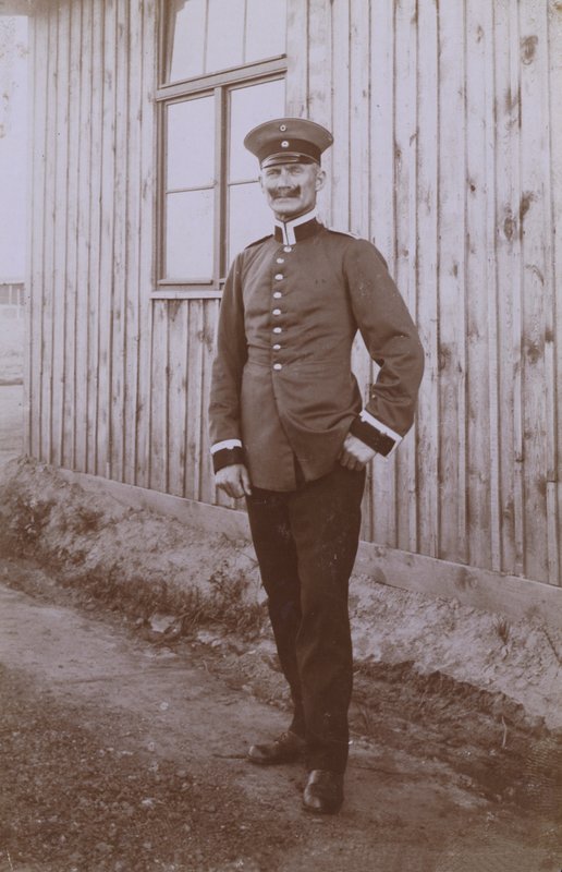 Porträtt av en tysk soldat (s/v foto) av Photographer German