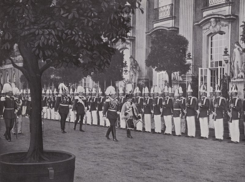 Potsdam, mottagning av kejsaren i det nya palatset (s/v foto) av Photographer German