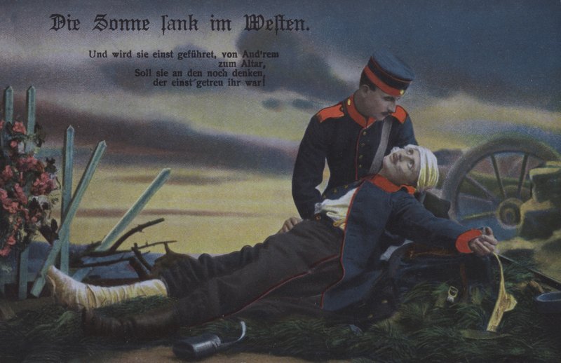 Solen gick ner i väster: en tysk soldat tröstar sin döende kamrat på slagfältet (färgad bild) av Photographer German