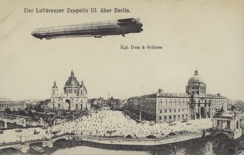 Zeppelin LZ III flyger över Berlin (s/v foto) av Photographer German