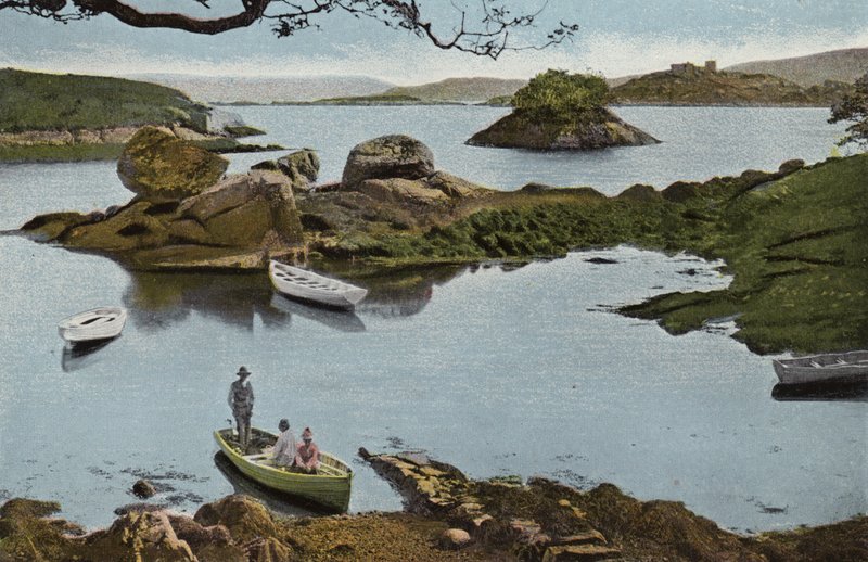 Sydirland: Glengarriff Harbour, County Cork (färgat foto) av Photographer Irish