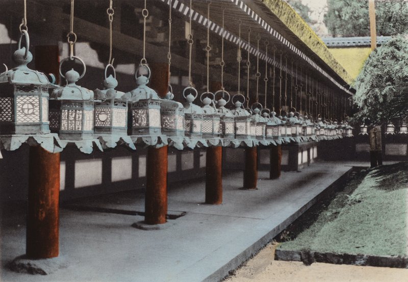 Japan, ca 1912: Bronslyktor vid Kasuga-templet, Nara (foto) av Photographer Japanese