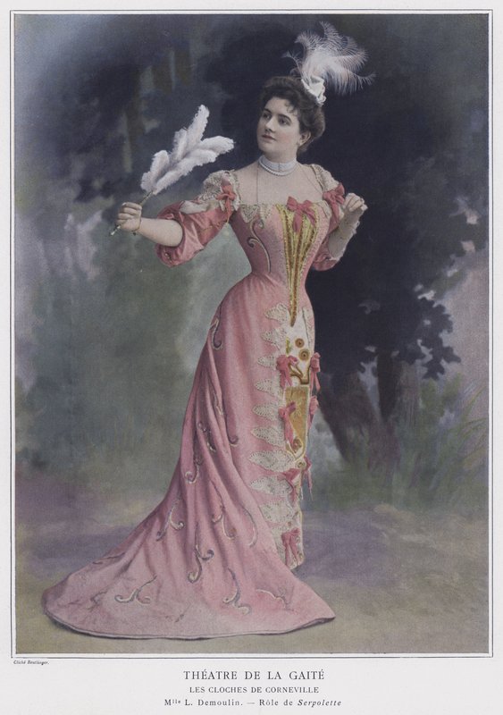 Leo Demoulin som Serpolette i Les Cloches de Corneville (färgad bild) av Reutlinger Studio