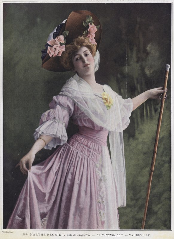 Marthe Regnier som Jacqueline i La Passerelle (färgad bild) av Reutlinger Studio