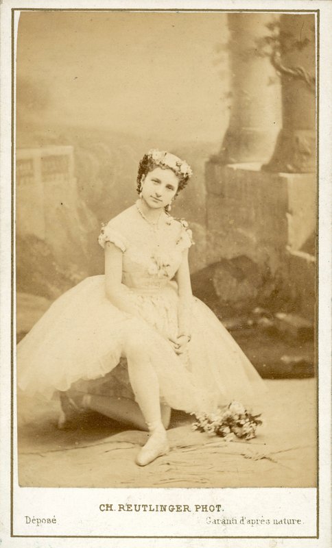 Angelina Fioretti, italiensk ballerina från Parisoperan (s/v foto) av Reutlinger Studio (after)