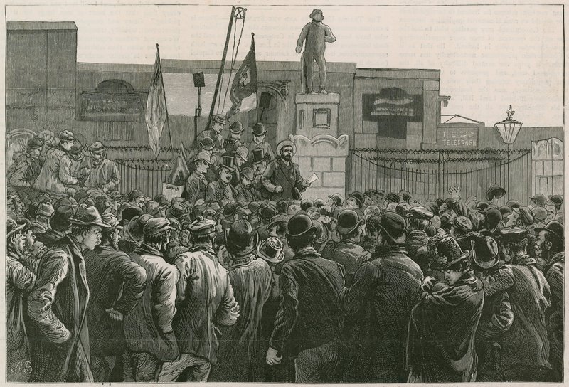 Den stora strejken för hamnarbetare vid East End: John Burns talar till männen som strejkar vid portarna till East and West India Docks av Robert Barnes