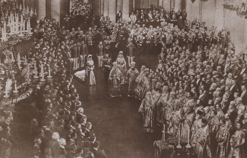 Kröning av tsar Nicholas II och tsarina Alexandra av Ryssland, Uspensky-katedralen, Moskva av Russian Photographer