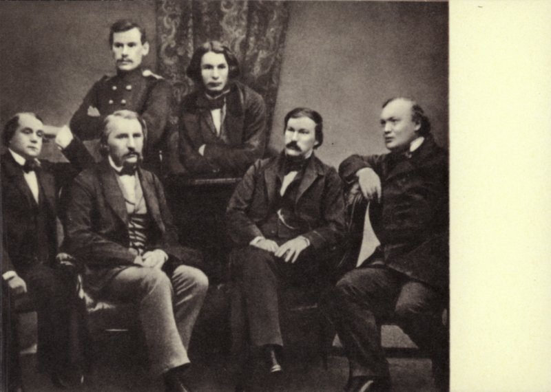 L N Tolstoi med författare-bidragsgivare till tidningen "Sovremennik", Peterburg av Russian Photographer