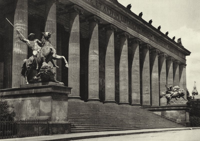 Berlin: Altes Museum; Gamla museet (s/v foto) av Sasha Stone