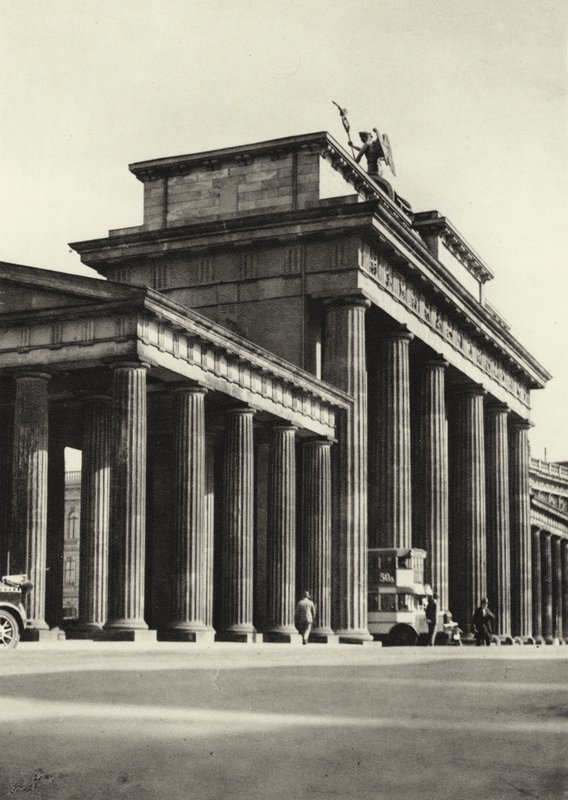 Berlin: Brandenburger Tor; Brandenburger Tor (s/v foto) av Sasha Stone