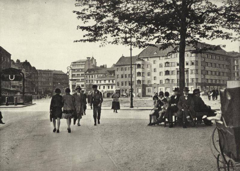Berlin: Bulow-Platz (s/v foto) av Sasha Stone