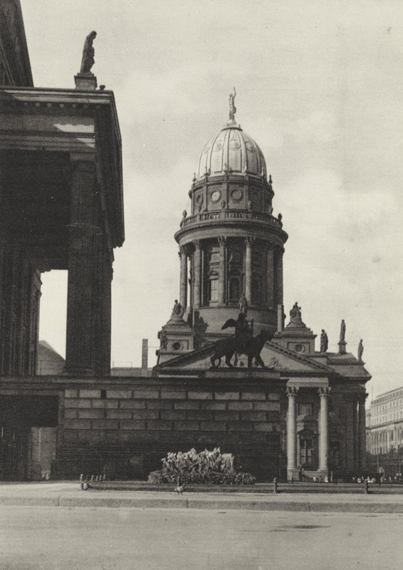 Berlin: Gendarmenmarkt (s/v foto) av Sasha Stone