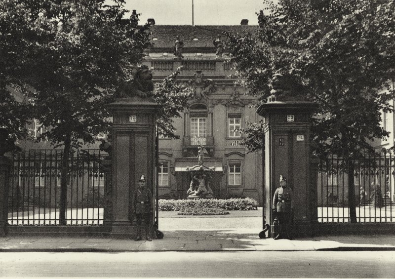 Berlin: Reichsprasidenten-Palais; Republikens presidents bostad (s/v foto) av Sasha Stone