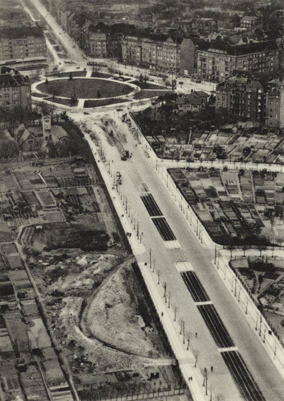 Berlin: Reichsstrasse, Reichskanzlerplatz (s/v foto) av Sasha Stone