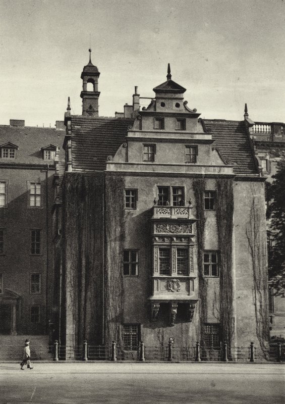 Berlin: Castle Pharmacy (s/v foto) av Sasha Stone
