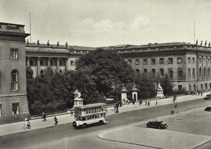 Berlin: Universitat; Universitet (s/v foto) av Sasha Stone