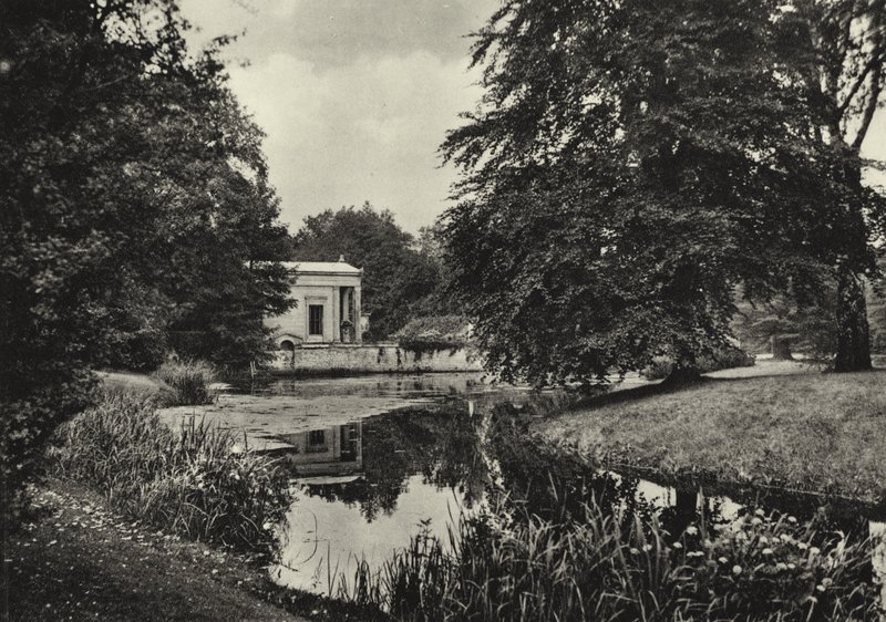 Charlottenhof bei Potsdam; Charlottenhof nära Potsdam (s/v foto) av Sasha Stone
