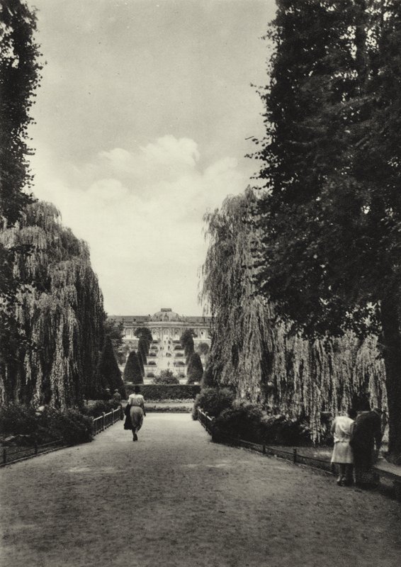 Potsdam, The Terraces of Sanssouci; The Terraces of Sanssouci (s/v foto) av Sasha Stone