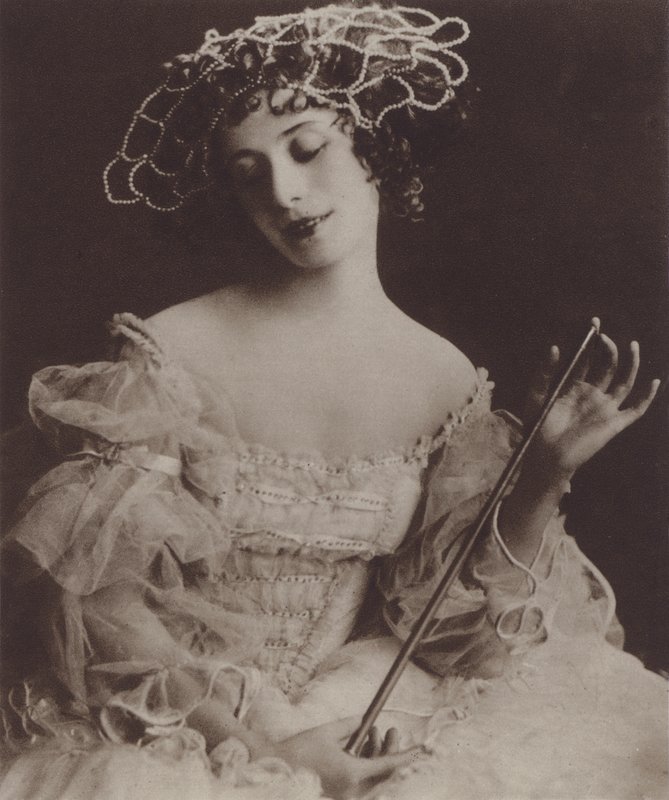 Pavlova i "Fairy Doll" (s/v foto) av Saul Bransburg