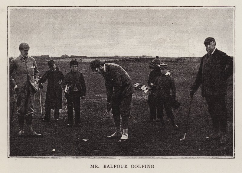 Den brittiske konservative politikern Arthur Balfour spelar golf (s/v foto) av Scottish Photographer