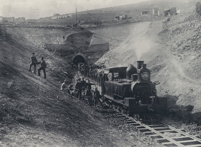 Charlestown Tunnel och Natal Government Railway Engine (s/v foto) av South African Photographer