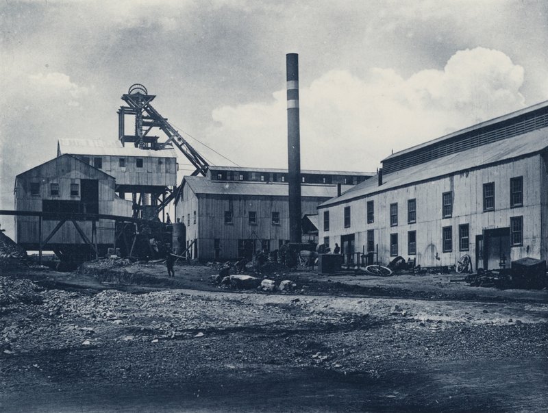 Head Gear, etc, Langlaagte Royal Gold Mining Company (s/v foto) av South African Photographer