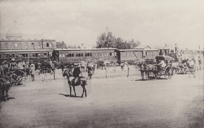 Historiska vyer, det första tåget som når Johannesburg (s/v foto) av South African Photographer