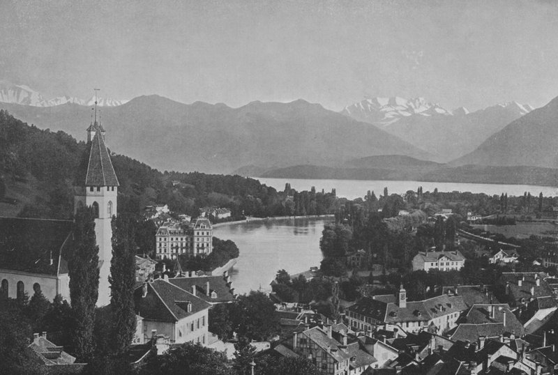 Thun, sjön och Alperna (s/v foto) av Swiss Photographer