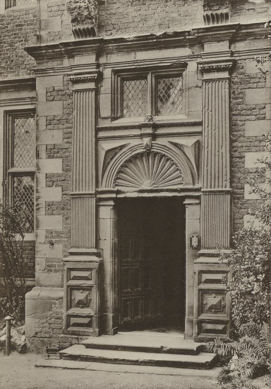 Doorway, Aston Hall, Warwickshire (s/v foto) av William Galsworthy Davie