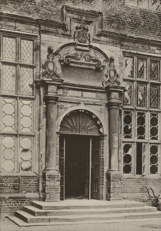 Doorway, Aston Hall, Warwickshire (s/v foto) av William Galsworthy Davie