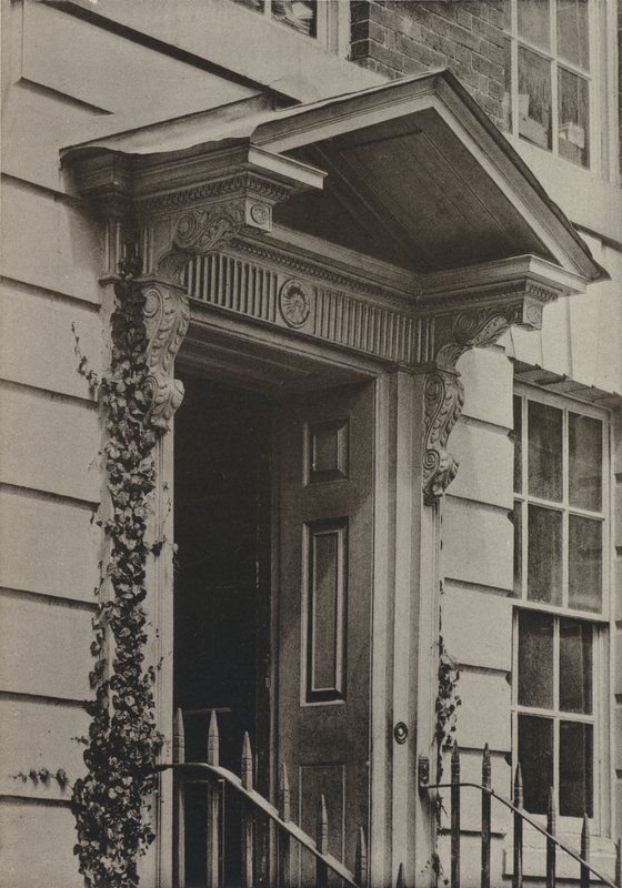 Dörröppning, Castle Hill, Winchester (s/v foto) av William Galsworthy Davie