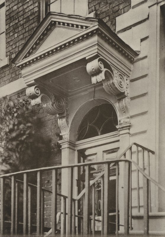 Doorway, Lower Bridge Street, Chester (s/v foto) av William Galsworthy Davie
