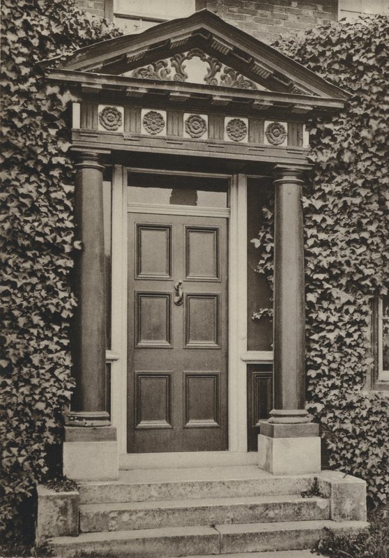 Doorway, Tenterden, Kent (s/v foto) av William Galsworthy Davie