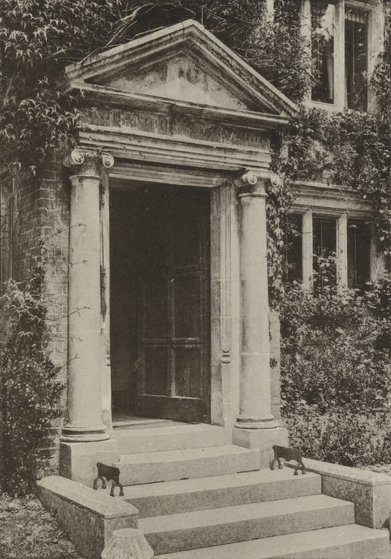 Doorway, The Deanery, Battle, Sussex (s/v foto) av William Galsworthy Davie